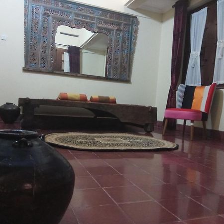 Doeloerkoe Homestay Solo Εξωτερικό φωτογραφία