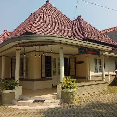 Doeloerkoe Homestay Solo Εξωτερικό φωτογραφία