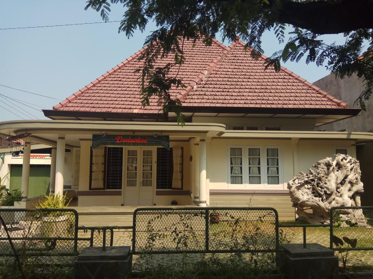 Doeloerkoe Homestay Solo Εξωτερικό φωτογραφία