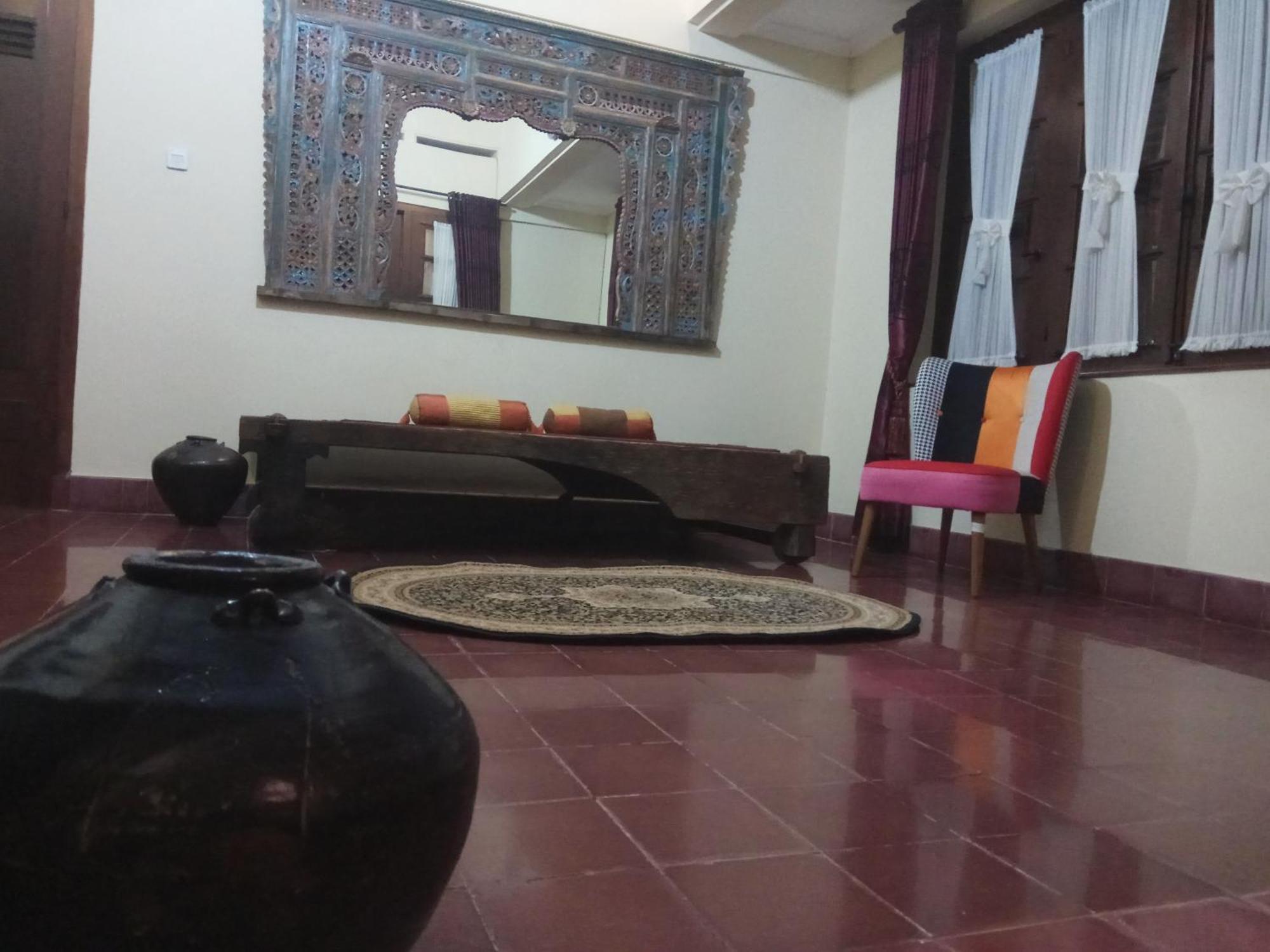 Doeloerkoe Homestay Solo Εξωτερικό φωτογραφία