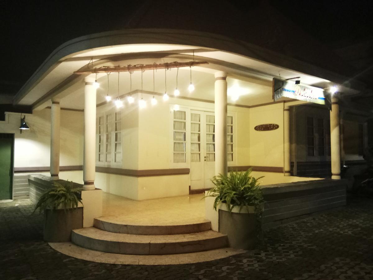 Doeloerkoe Homestay Solo Εξωτερικό φωτογραφία