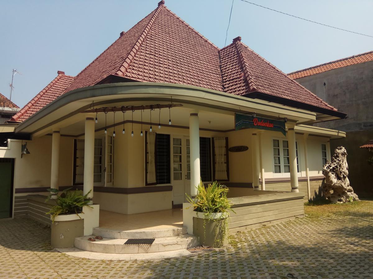 Doeloerkoe Homestay Solo Εξωτερικό φωτογραφία