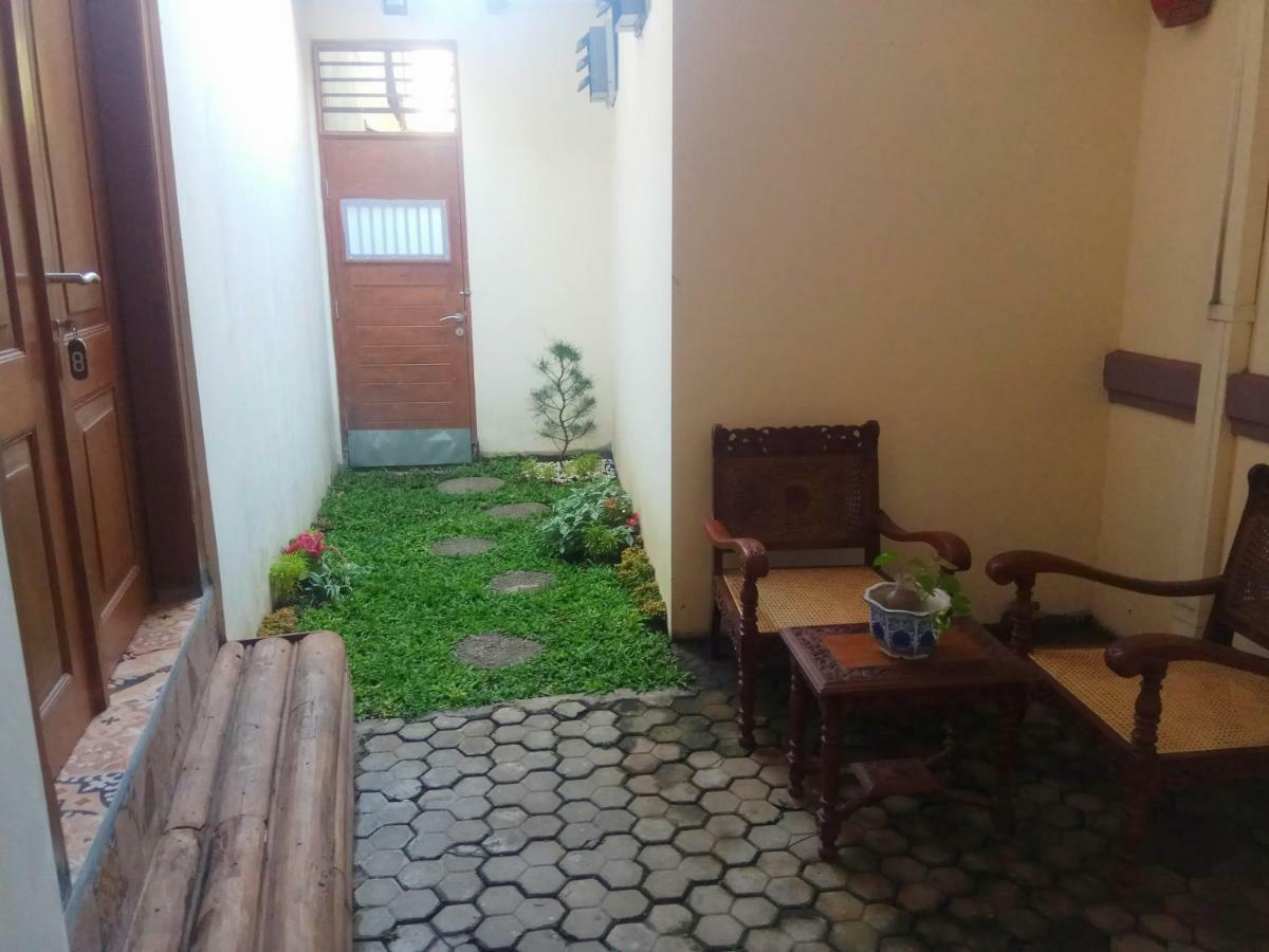 Doeloerkoe Homestay Solo Εξωτερικό φωτογραφία