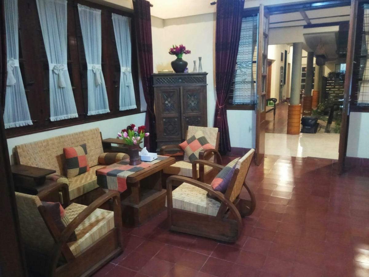 Doeloerkoe Homestay Solo Εξωτερικό φωτογραφία