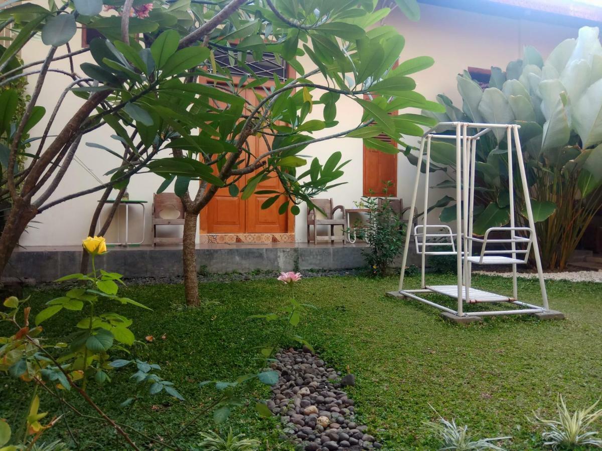 Doeloerkoe Homestay Solo Εξωτερικό φωτογραφία